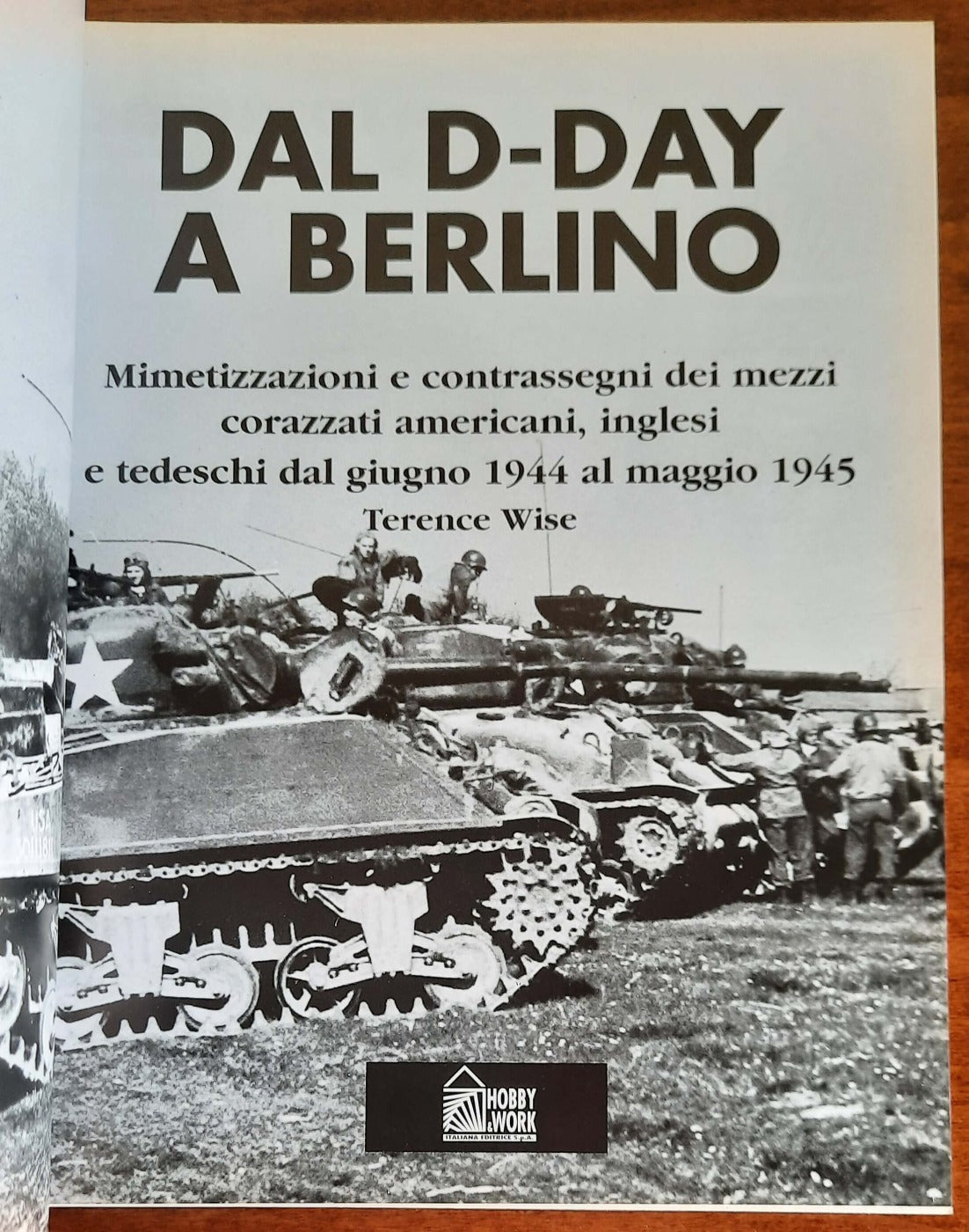Dal D-day a Berlino. Mimetizzazioni e insegne degli eseciti americano, inglese e tedesco dal Giugno 1944 al Maggio 1945 - Libreria Biellese