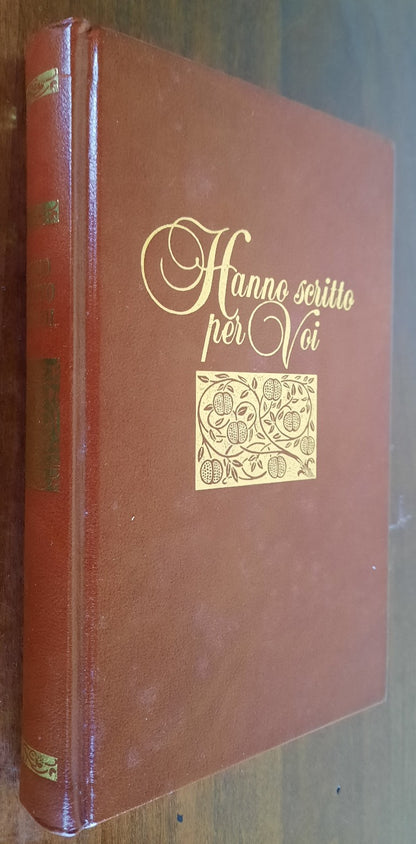 Hanno scritto per voi. Aforismi, frasi, motti e poesie firmati da illustri personaggi di ieri e di oggi