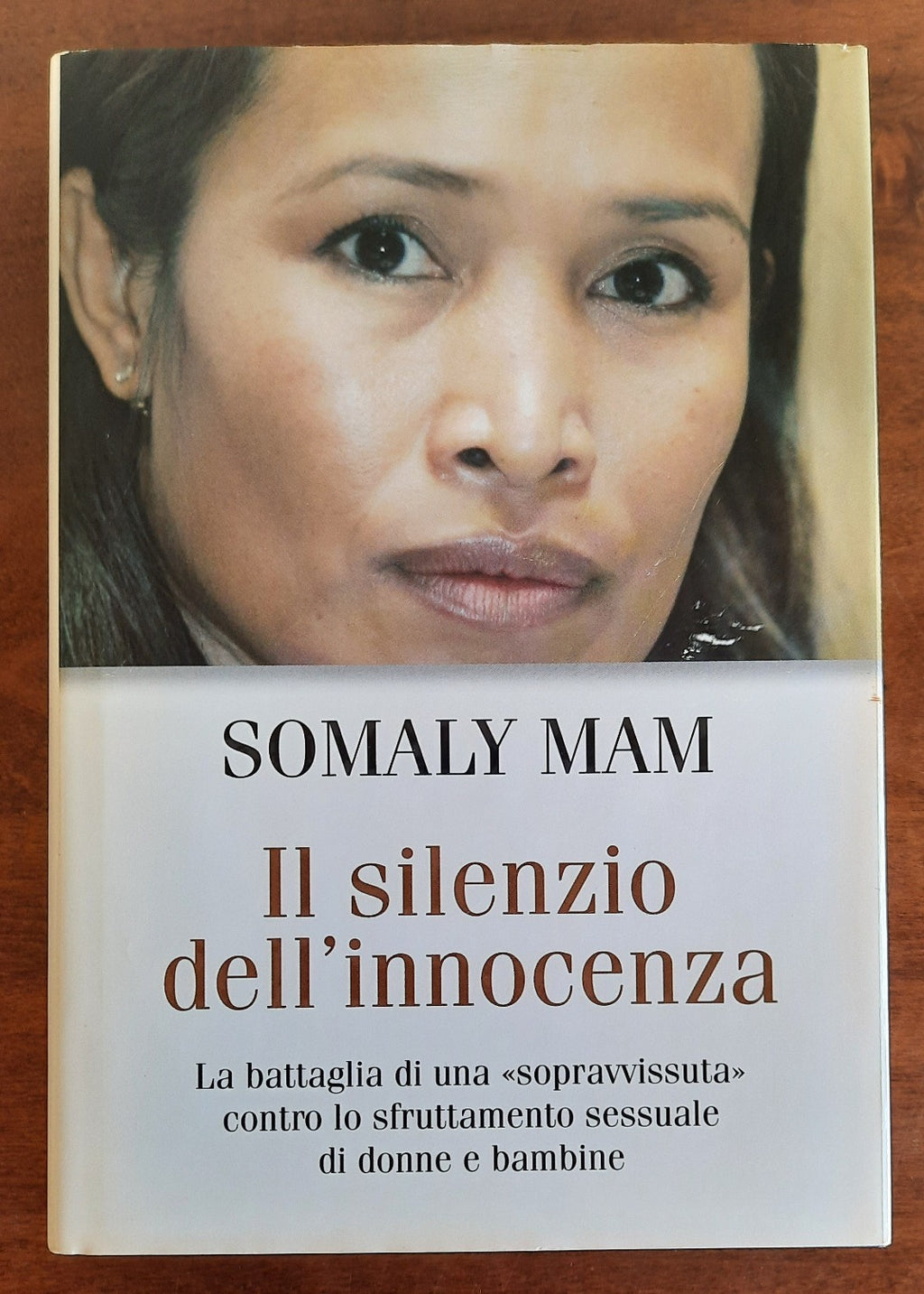 Il silenzio dell’innocenza. La battaglia di una sopravvissuta contro lo sfruttamento sessuale di donne e bambine - Libreria Biellese
