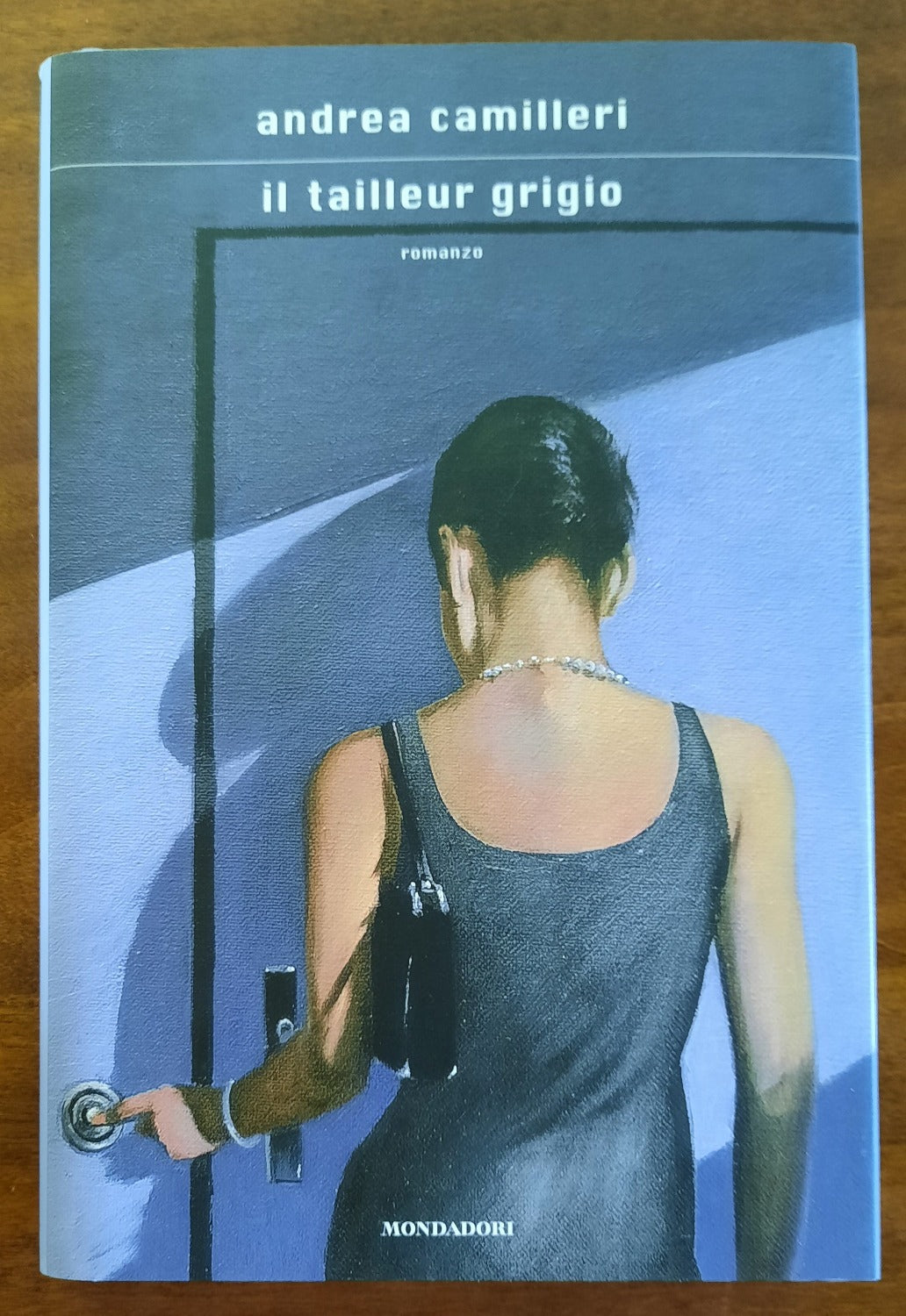 Il tailleur grigio - Andrea Camilleri - Libreria Biellese