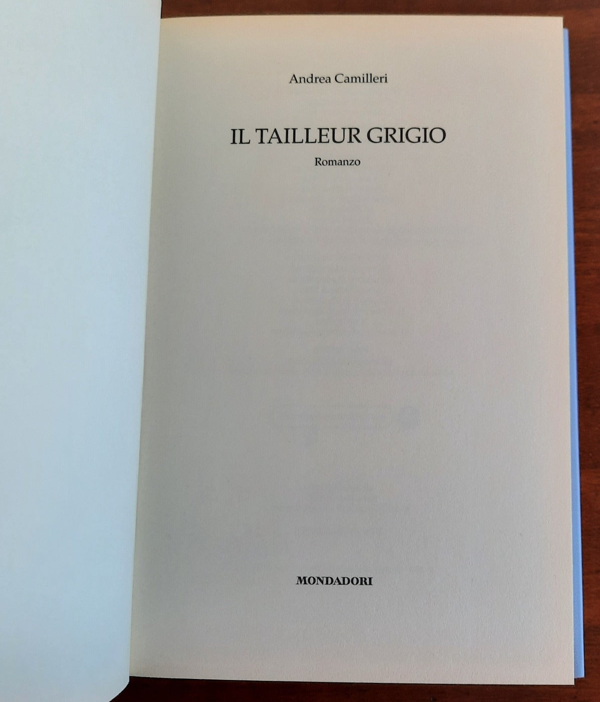 Il tailleur grigio - Andrea Camilleri - Libreria Biellese