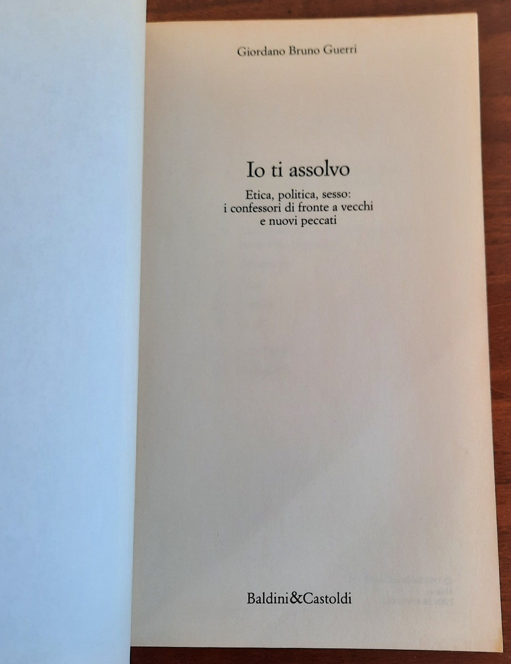 Io ti assolvo. Etica, politica, sesso: i confessori di fronte a vecchi e nuovi peccati - Libreria Biellese
