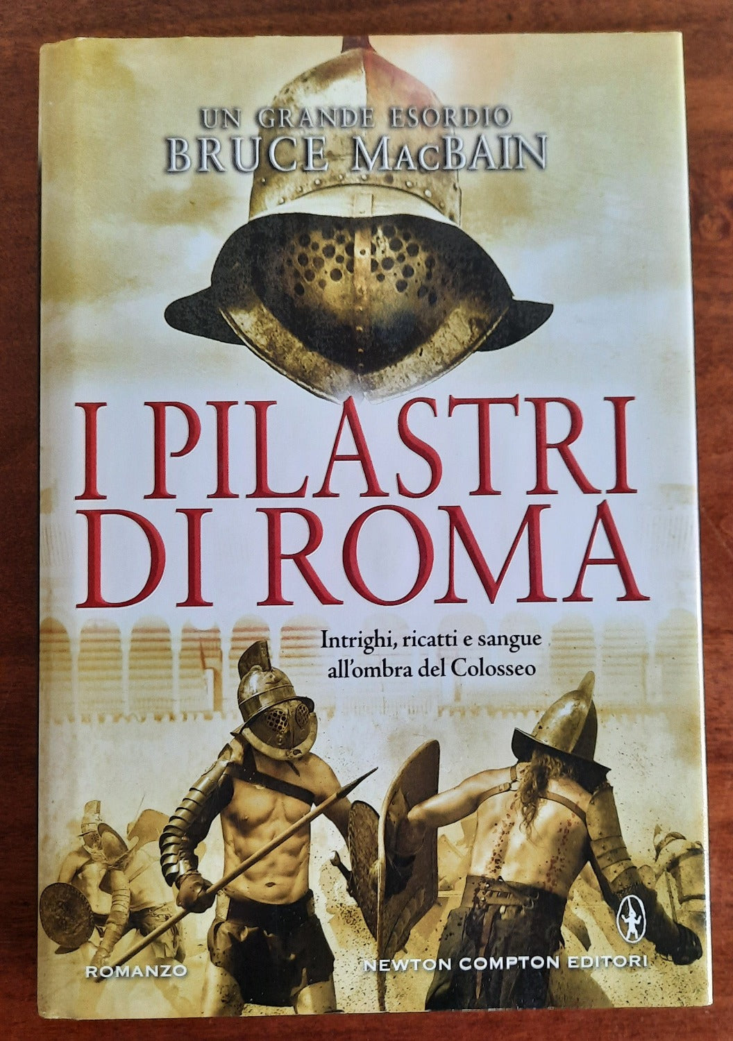 I pilastri di Roma. Intrighi, ricatti e sangue all’ombra del Colosseo - Libreria Biellese