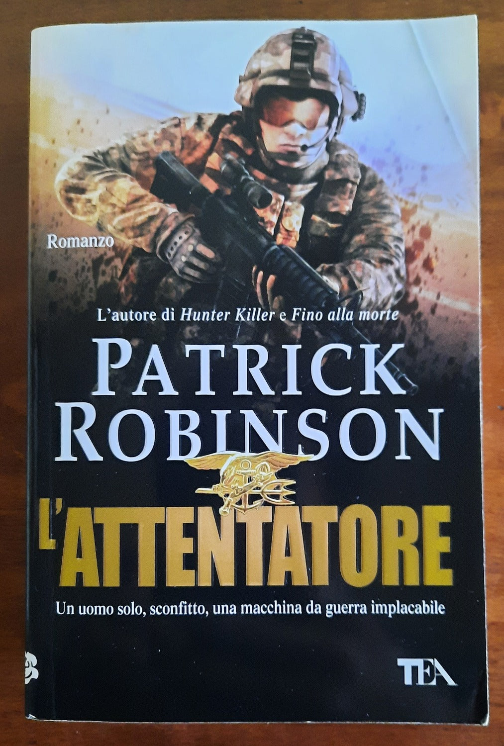 L’attentatore. Un uomo solo, sconfitto, una macchina da guerra implacabile - Libreria Biellese