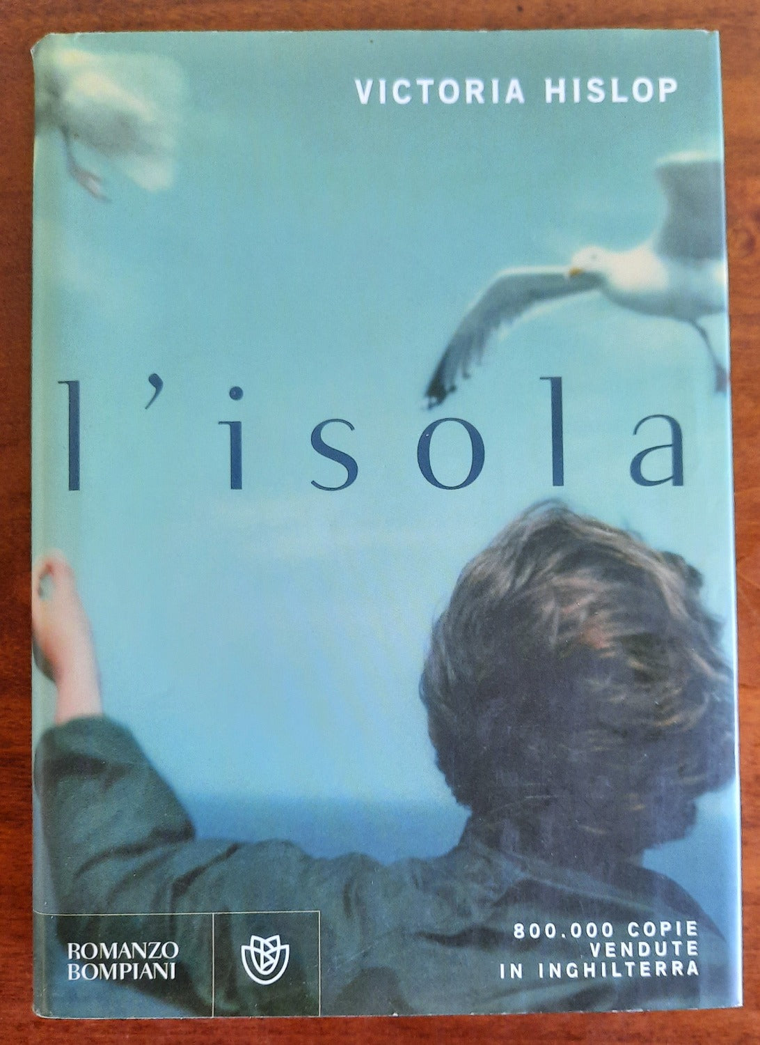 L’isola - Victoria Hislop - Libreria Biellese