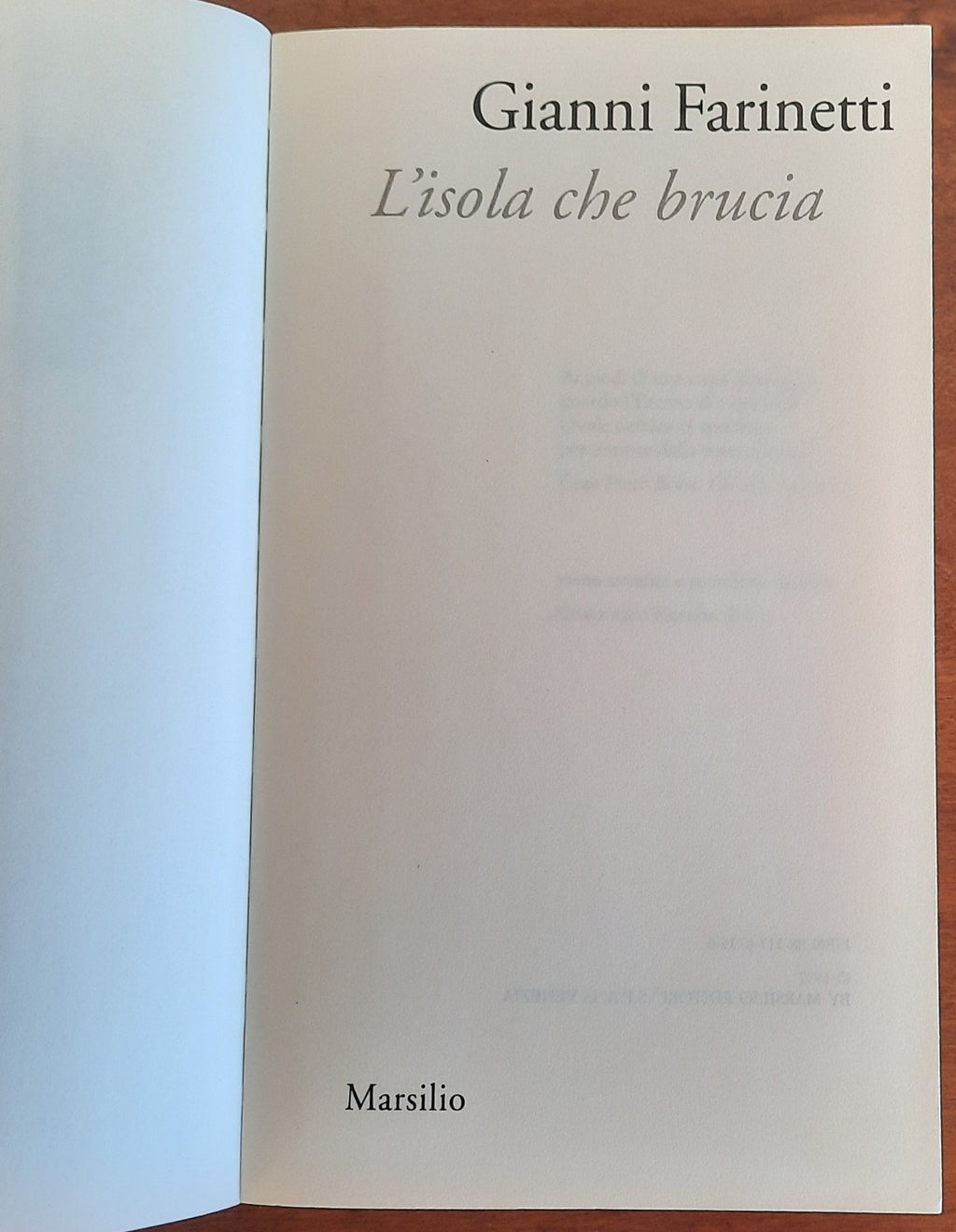 L’ isola che brucia - Libreria Biellese