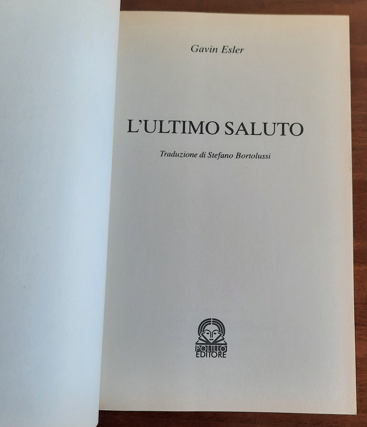 L’ultimo saluto. Gli avevano detto che suo fratello era morto. Ma lui non aveva fratelli - Libreria Biellese