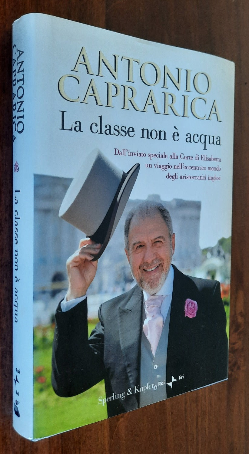 La classe non è acqua. Dall’inviato speciale alla Corte di Elisabetta un viaggio nell’eccentrico mondo degli aristocratici inglesi - Libreria Biellese