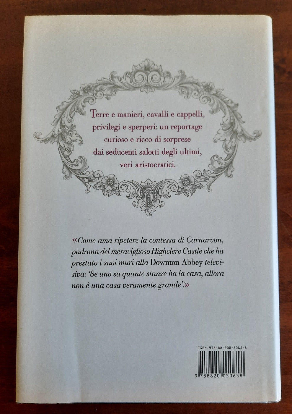 La classe non è acqua. Dall’inviato speciale alla Corte di Elisabetta un viaggio nell’eccentrico mondo degli aristocratici inglesi - Libreria Biellese