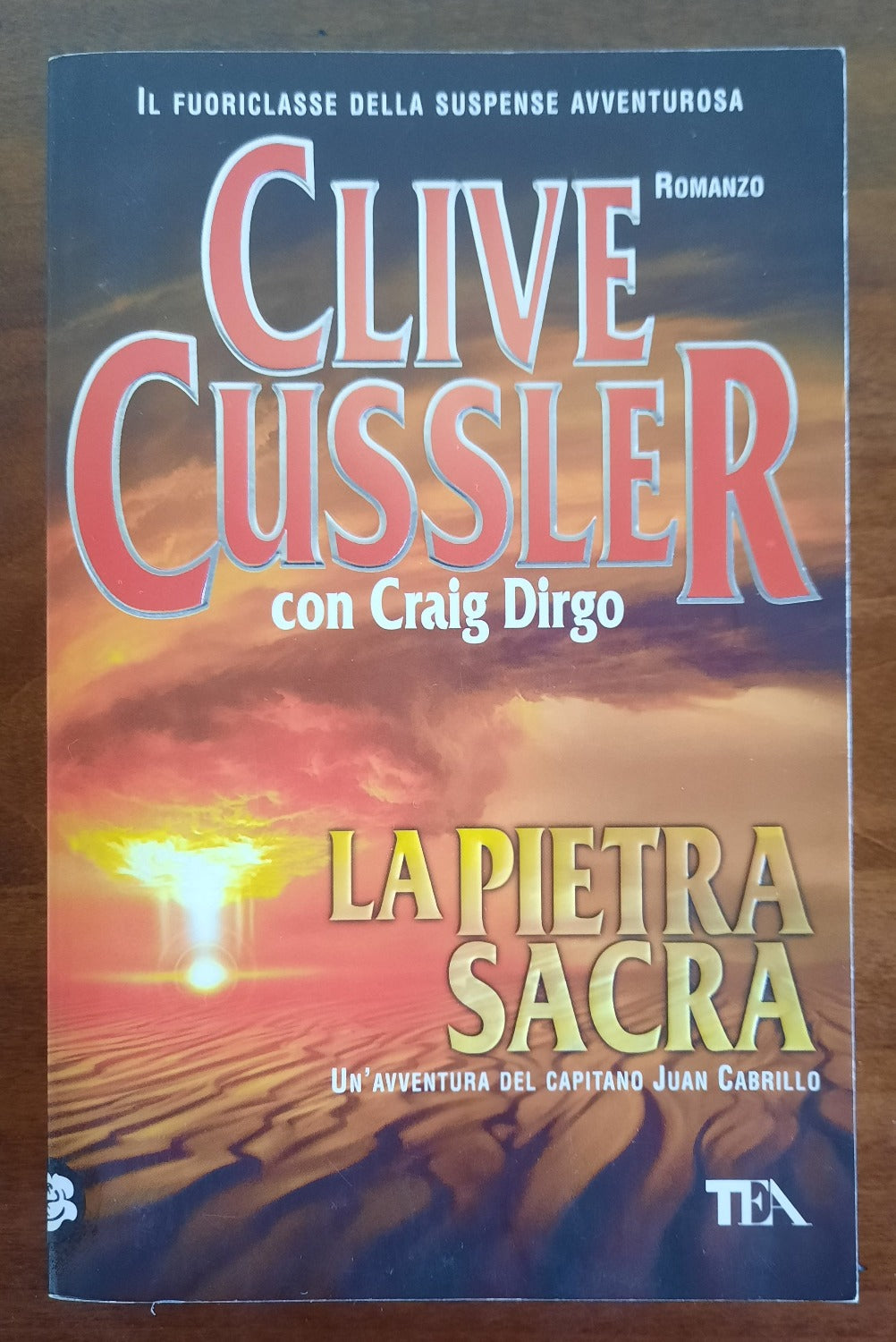 La pietra sacra. Un’avventura del capitano Juan Cabrillo - Libreria Biellese