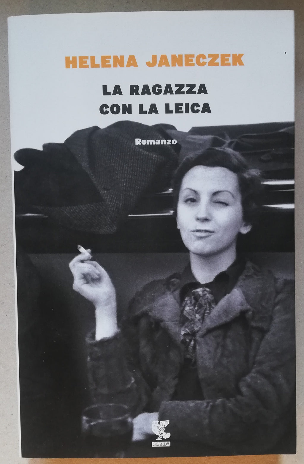 La ragazza con la Leica - Libreria Biellese