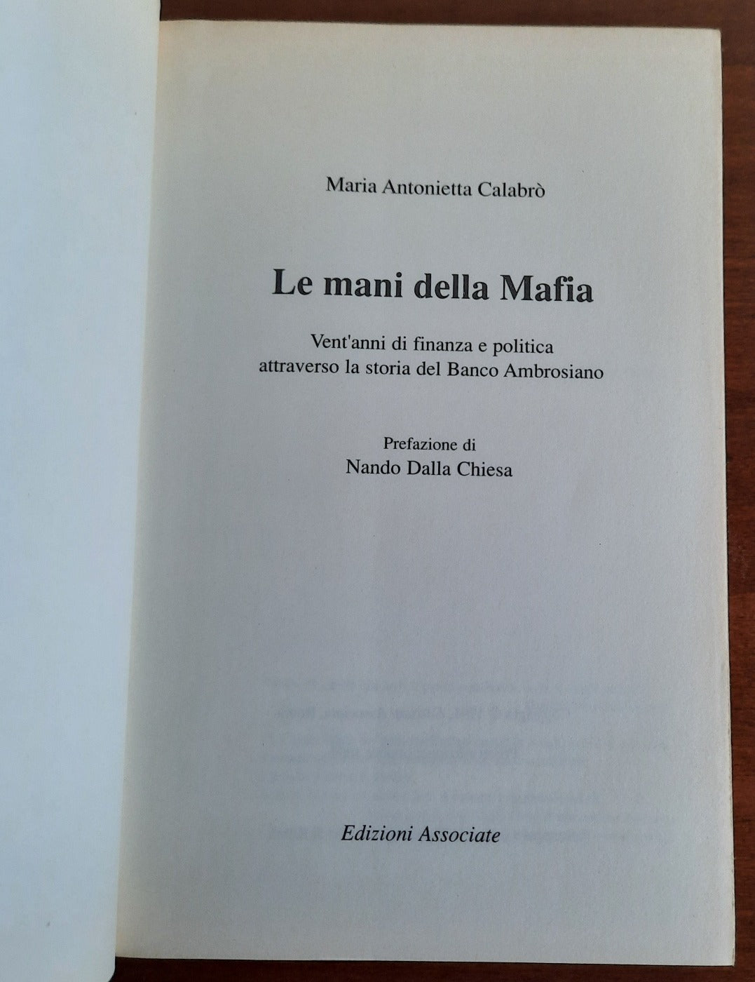 Le mani della Mafia. Vent’anni di finanza e politica attraverso la storia del Banco Ambrosiano