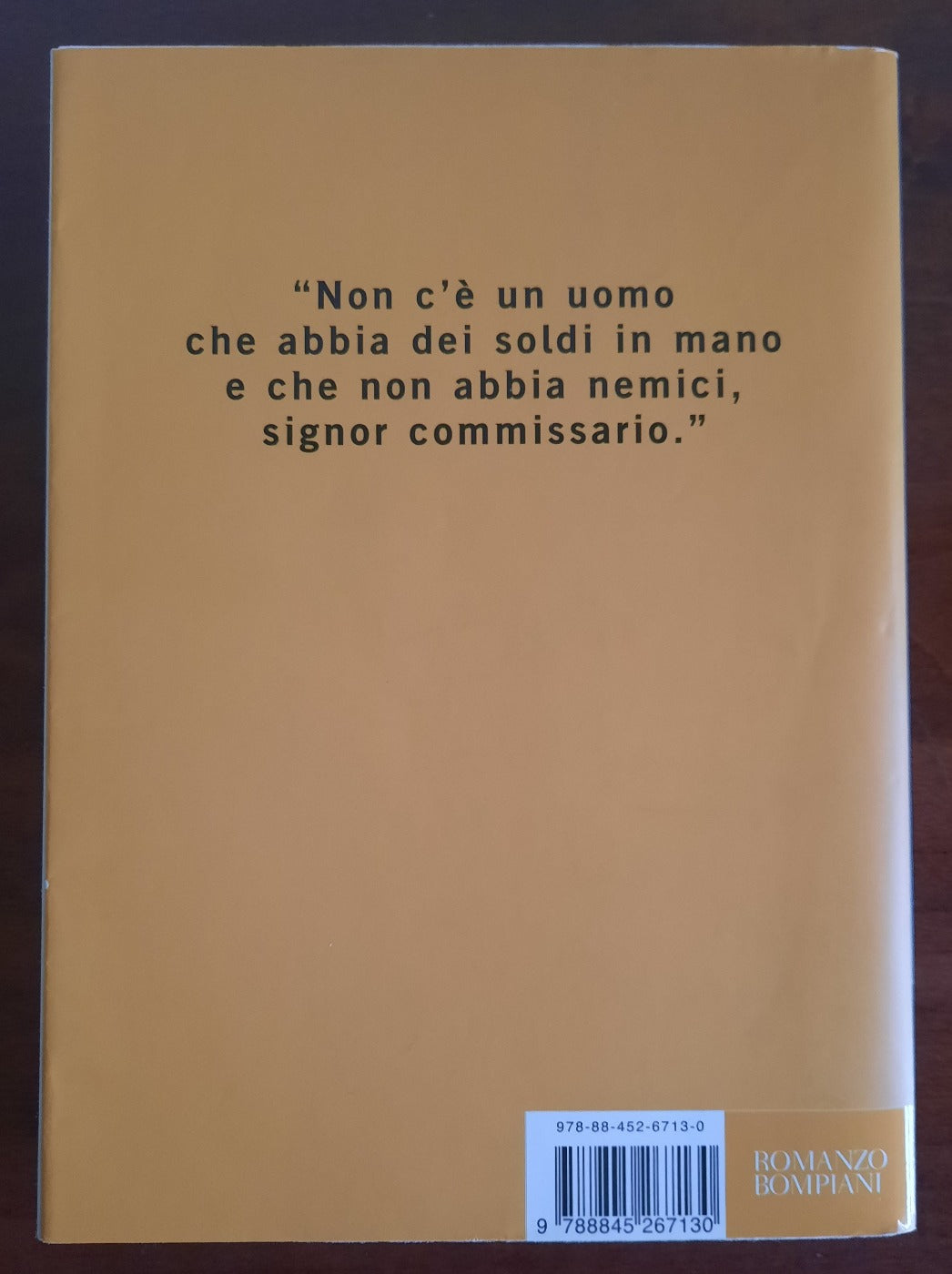 Prestiti scaduti. La nuova indagine del commissario Charitos - Libreria Biellese