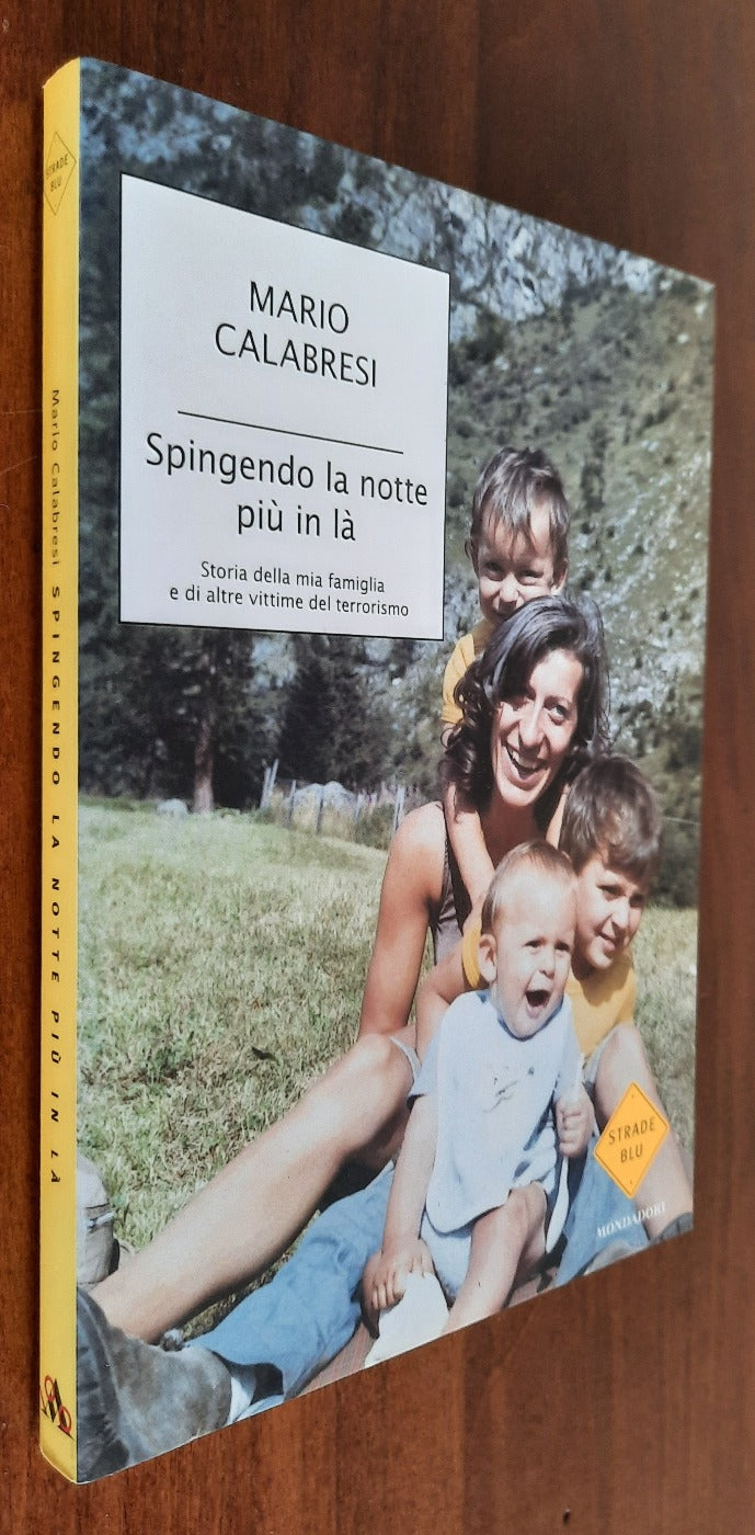 Spingendo la notte più in là. Storia della mia famiglia e di altre vittime del terrorismo - Libreria Biellese
