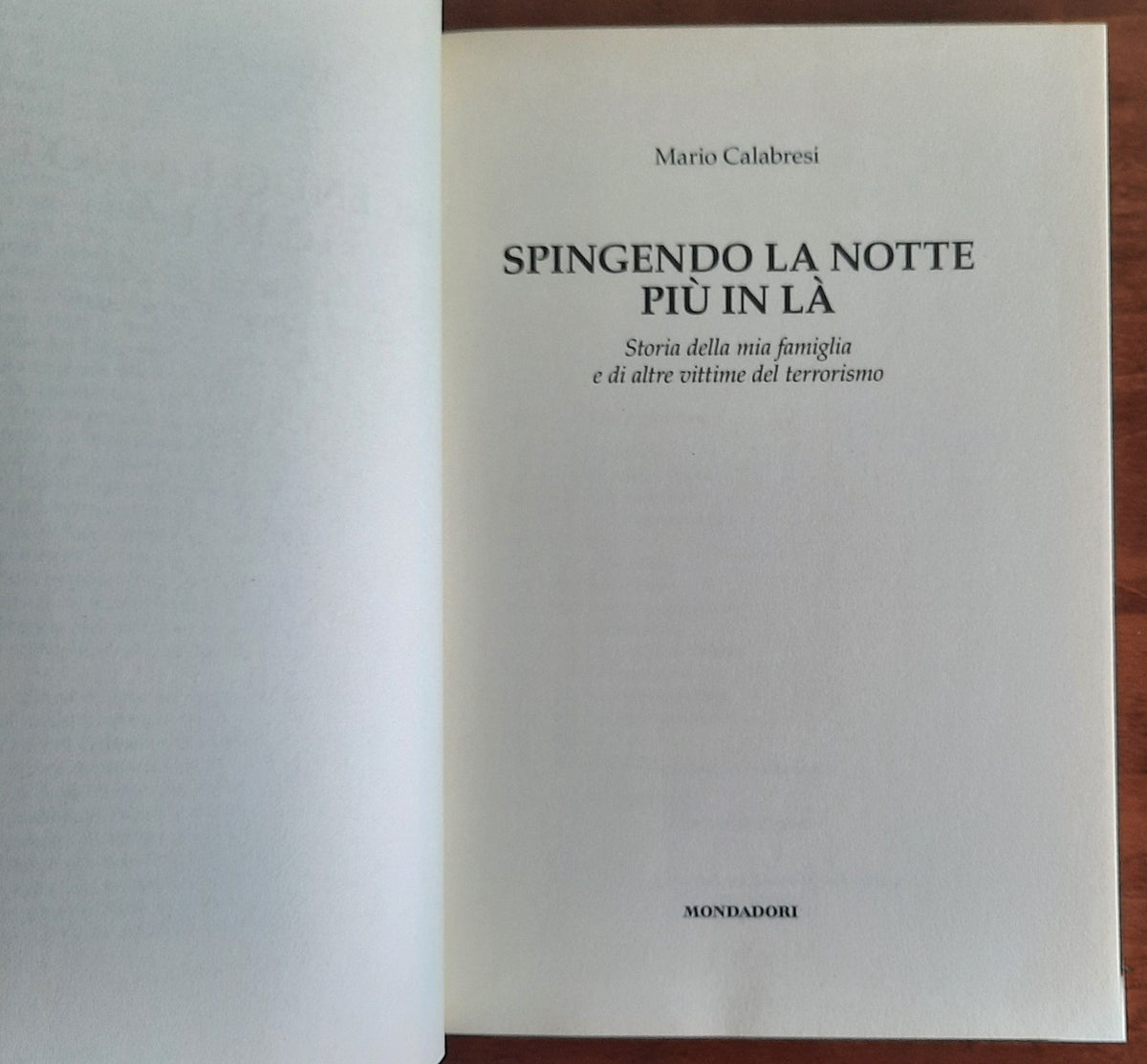 Spingendo la notte più in là. Storia della mia famiglia e di altre vittime del terrorismo - Libreria Biellese