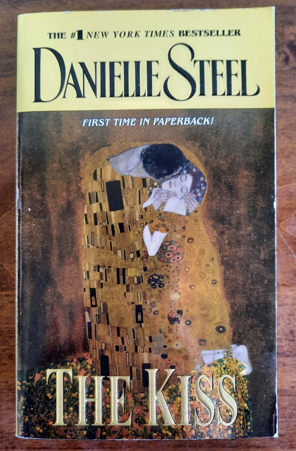 The Kiss - di Danielle Steel - Libreria Biellese