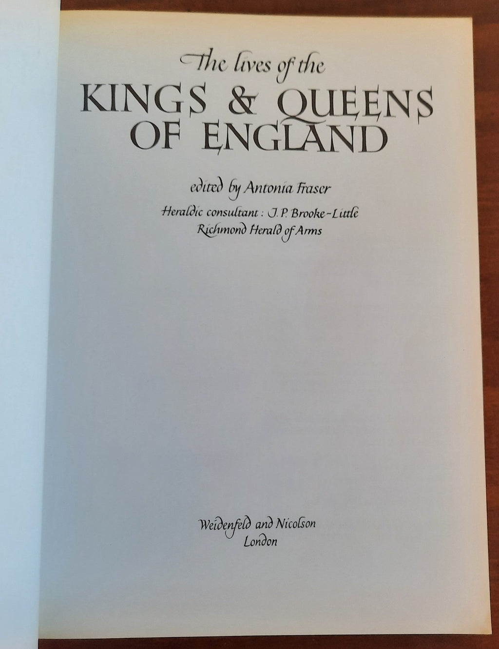 The Lives of the Kings and Queens of England - Libreria Biellese