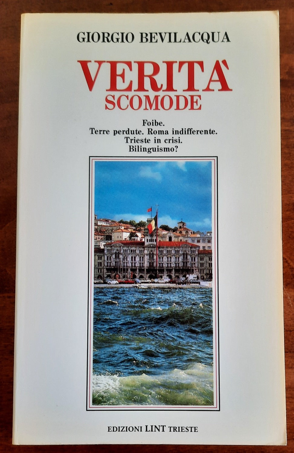 Verità scomode. Foibe. Terre perdute. Roma indifferente. Trieste in crisi. Bilinguismo? - Libreria Biellese